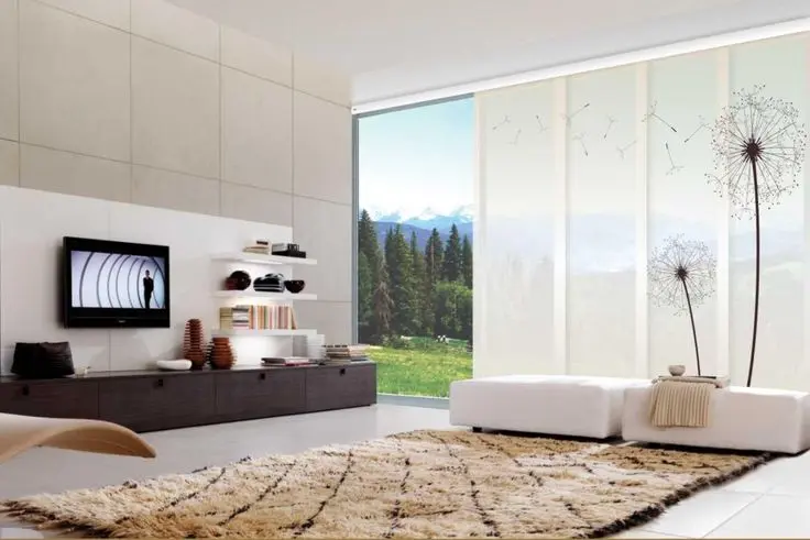 Salas y comedores con ventanales amplios