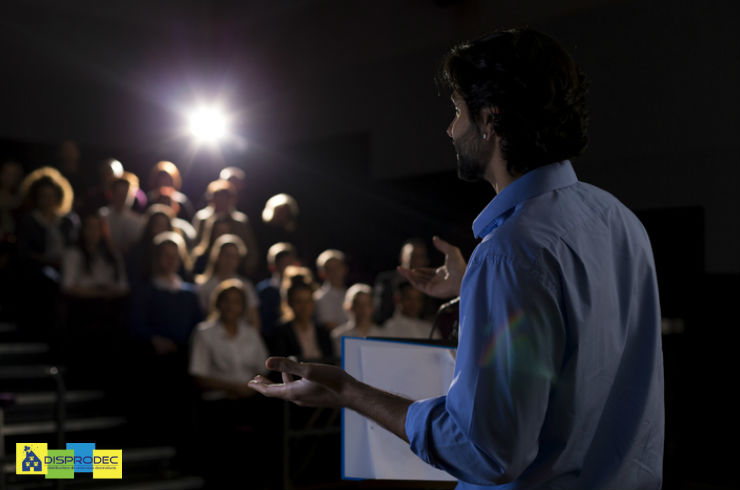 Entornos oscuros con persianas opacas